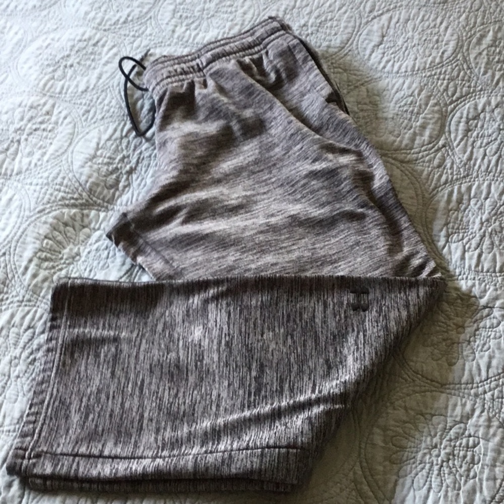 Under armour cold gear pants, size xl